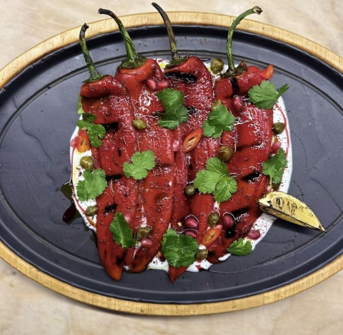 Baked peppers with narsharab in wine sauce